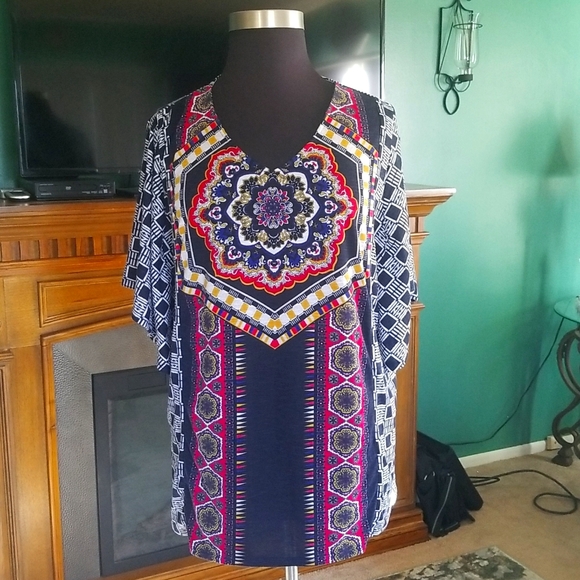 Medallion printed top - Picture 1 of 7